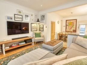 Pass the Keys Charming 2-Bedroom Cottage in Historic Lincoln